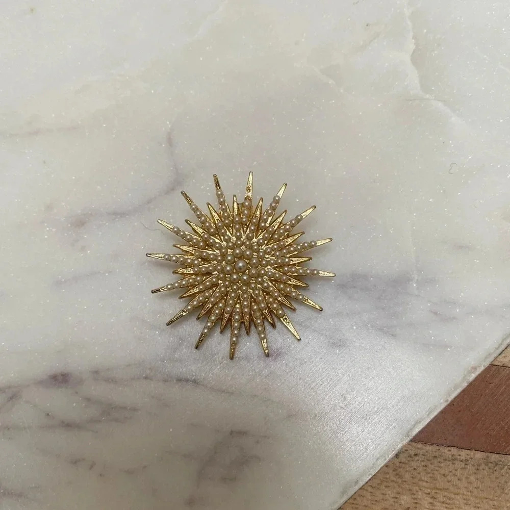 Vintage - Delicate Pearl Starburst Brooch